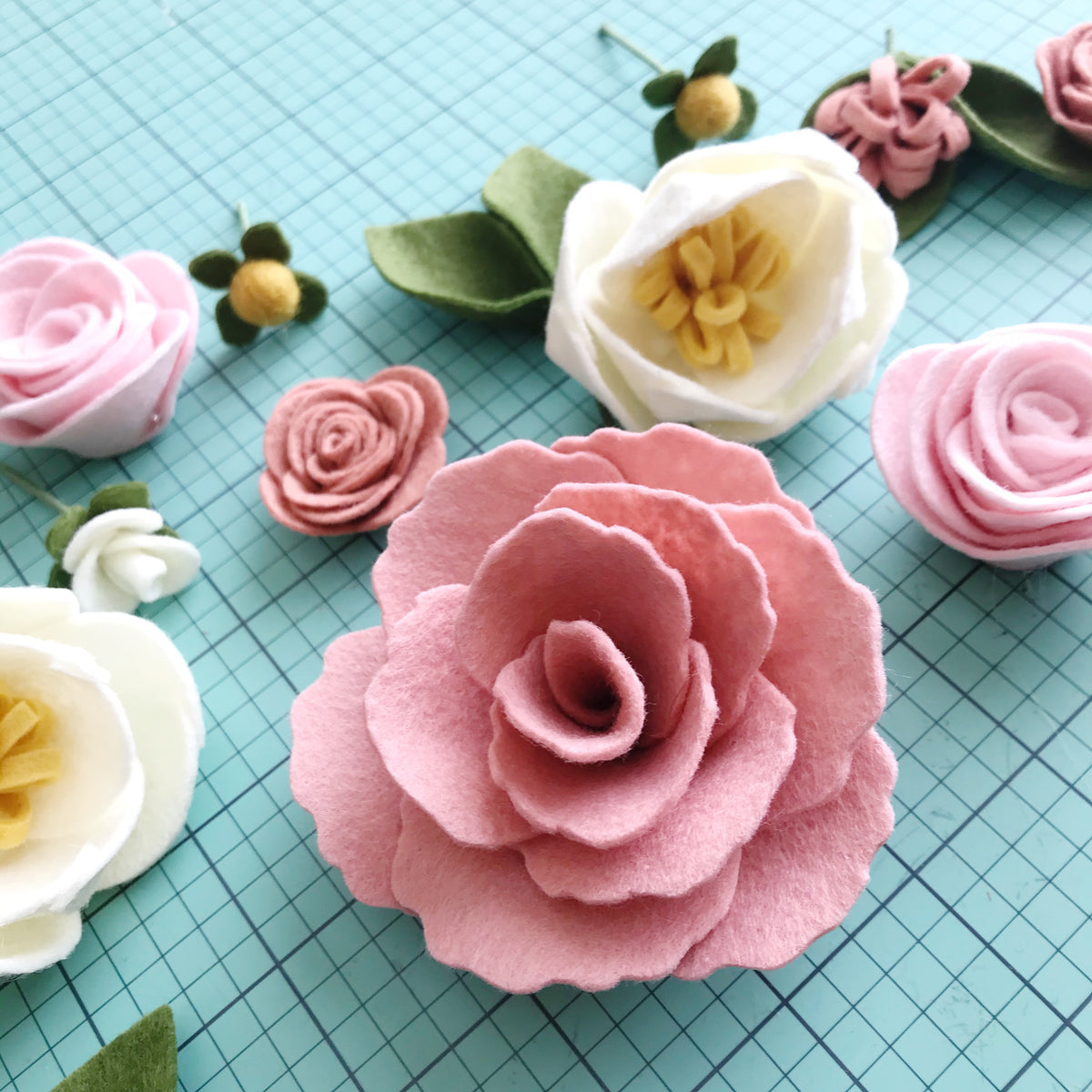  SEWACC 120pcs Art Craft Flowers Flower Embellishments Felt Craft  Flowers Fabric Flowers for Crafts Child Headgear