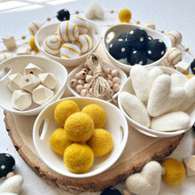 Load image into Gallery viewer, Garland Craft Kit | Black and Gold Love
