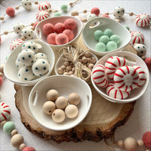 Load image into Gallery viewer, Garland Craft Kit | Merry
